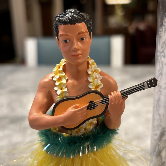 Vtg Hawaiian male hula-ukulele dashboard doll - Picture 5 of 11